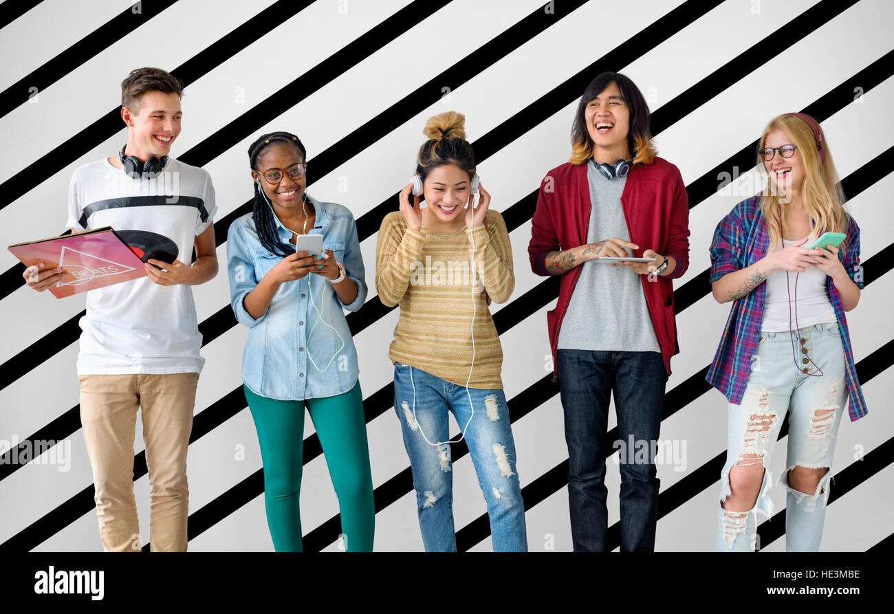 Teens group listening music hi-res stock photography and images - Alamy