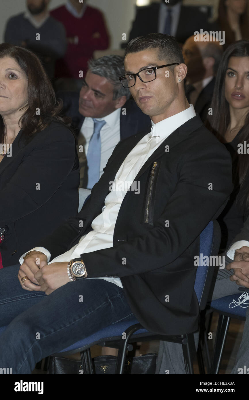 Real Madrid's Portuguese football player Cristiano Ronaldo and his ...