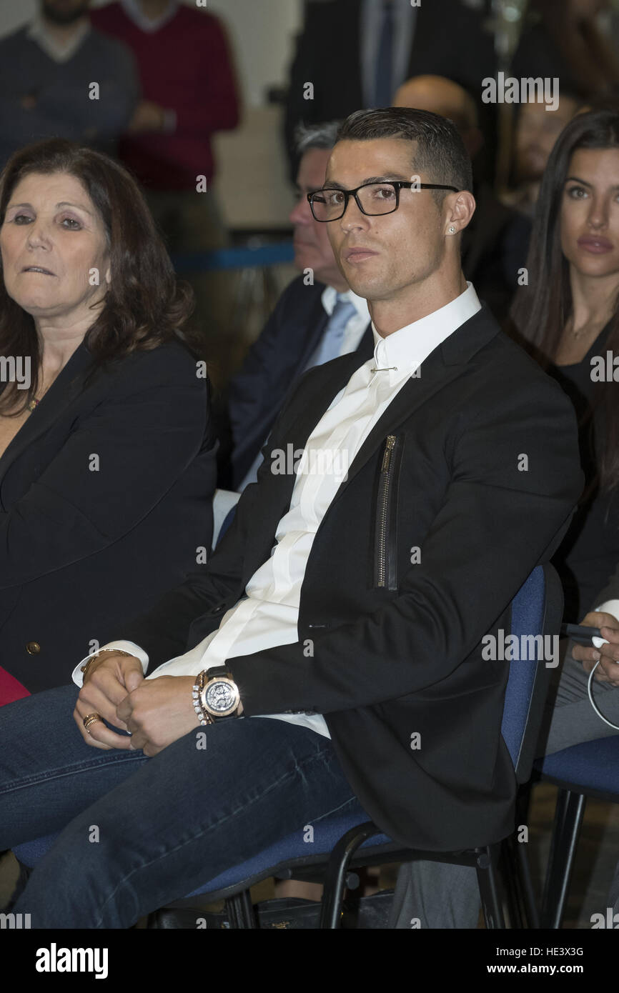 Real Madrid's Portuguese football player Cristiano Ronaldo and his ...