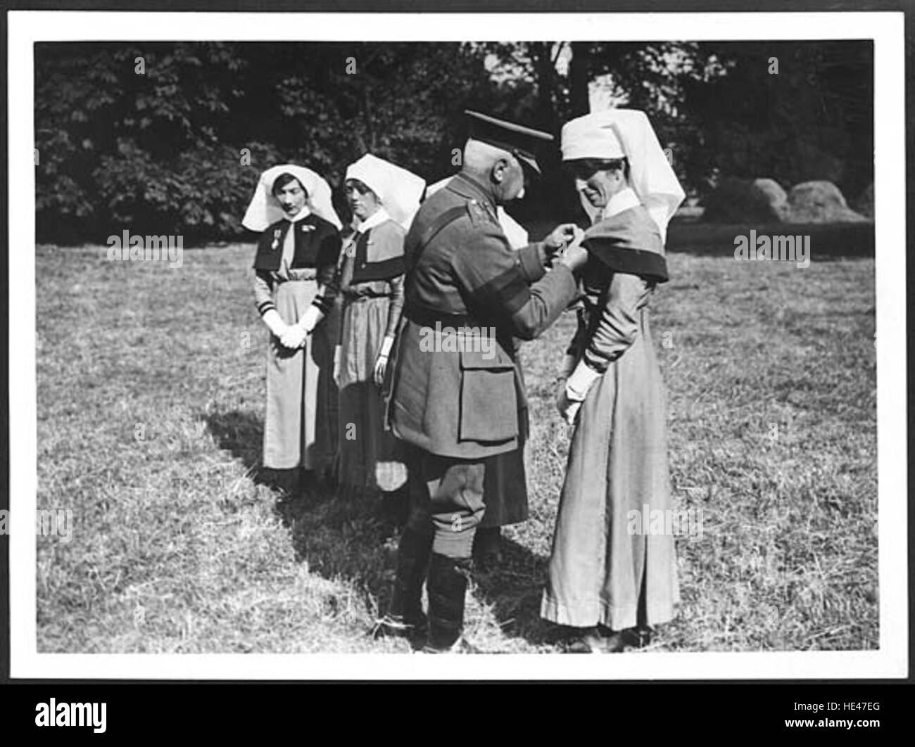 Presentation of the Military Medal by General Plumer to nurses Stock Photo