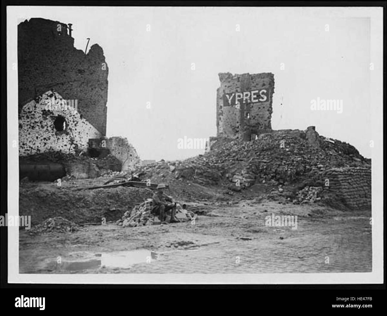 Shell old sign Black and White Stock Photos & Images - Alamy