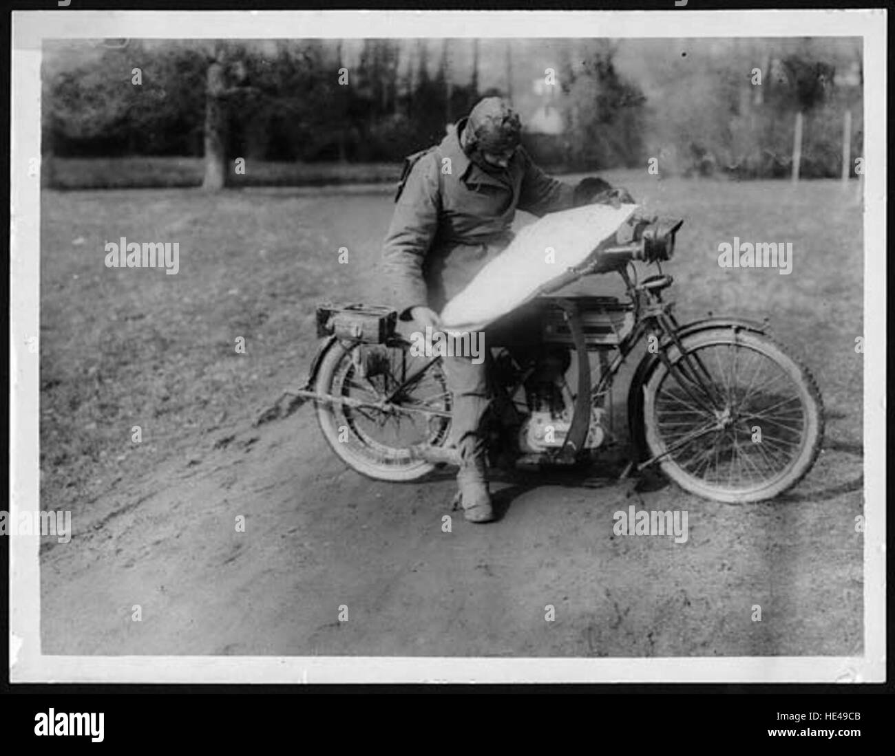 バブアーBLISSTEX TWEEDS DESPATCH RIDERS 40 Despatch rider Black and White Stock Photos & Images - Alamy
