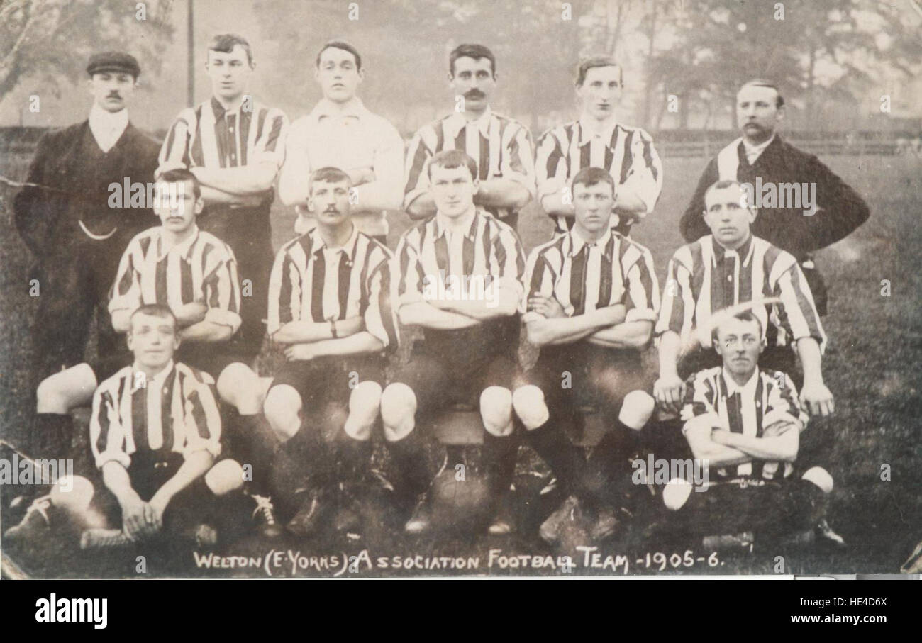 Old team photo 1900s england hi-res stock photography and images