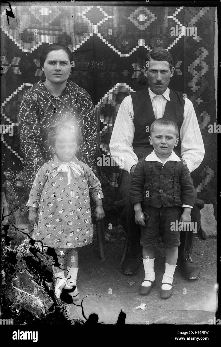 Inv. 193, 2 imagini: Portrete de familie, 1937  The project Costică Acsinte Archive needs help: please donate and share the link igg.me/at/acsinte/x/6146081 ( http://igg.me/at/acsinte/x/6146081 )   DAM by IDimager www.idimager.com/WP/?page id=20 ( http://www.idimager.com/WP/?page id=20 ) Stock Photo