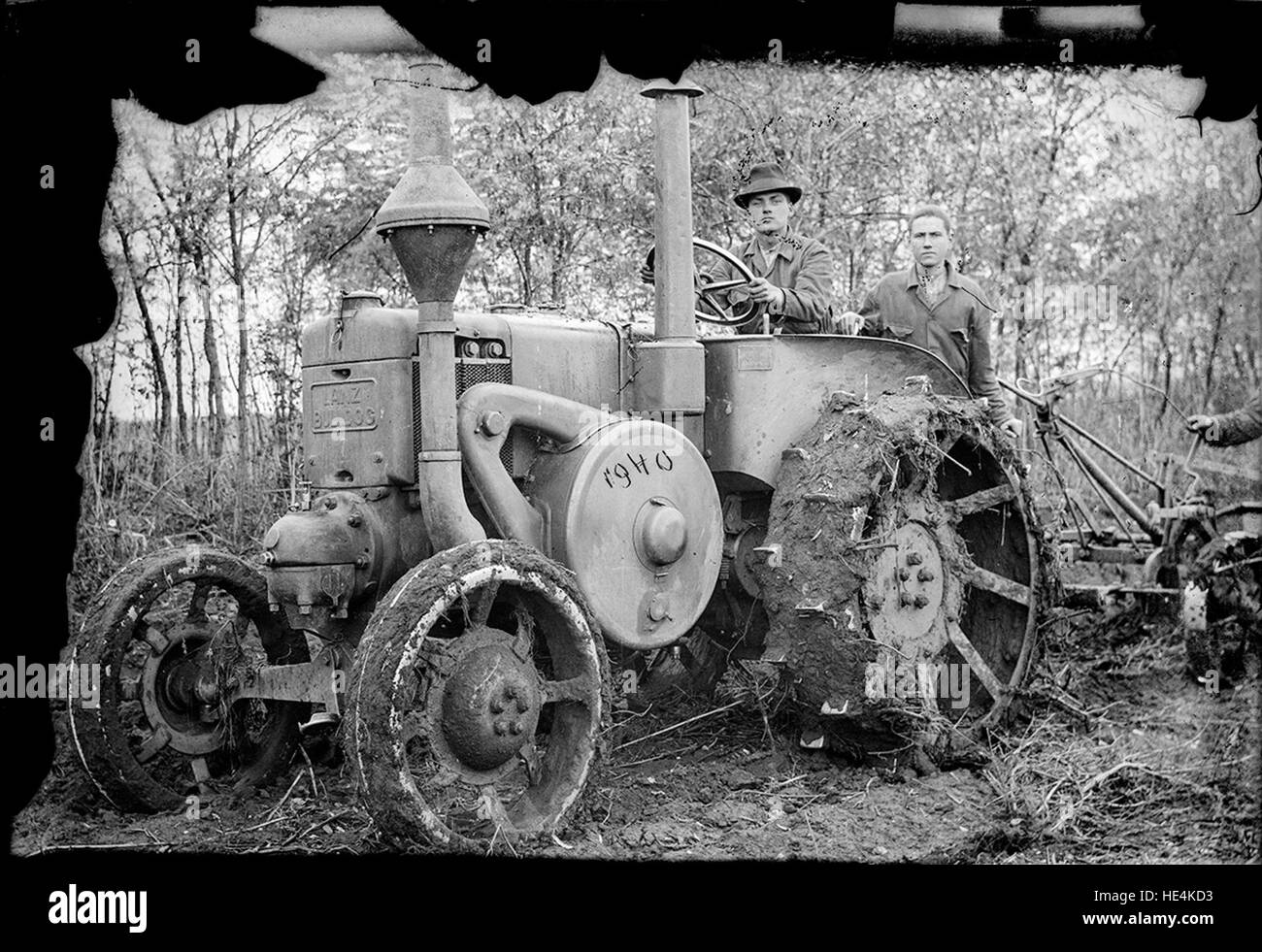 Lanz Bulldog ( https://en.wikipedia.org/wiki/Lanz Bulldog )  tractor plowing, 1940 Stock Photo
