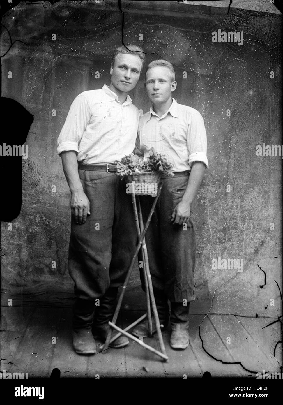 Two men in historical hi-res stock photography and images - Alamy