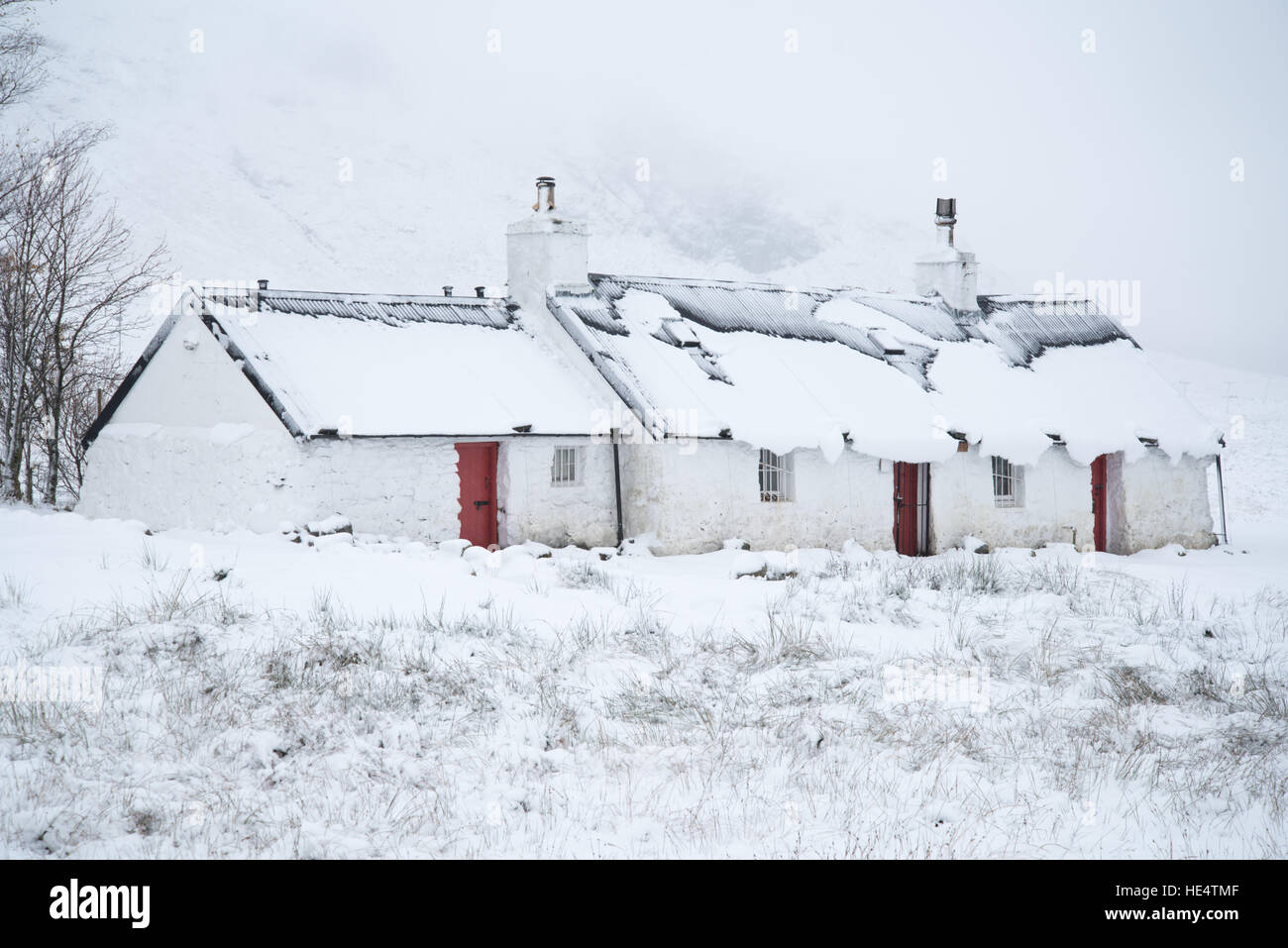 Traditional Scottish house by the west highland way footpath on Rannoch Moor, Glencoe in early winter snow. Scotland, UK Stock Photo