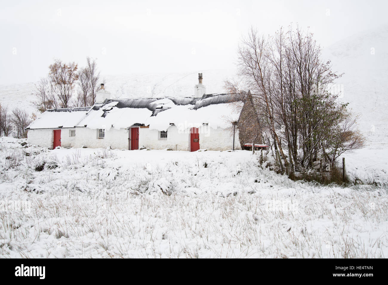 Traditional Scottish house by the west highland way footpath on Rannoch Moor, Glencoe in early winter snow. Scotland, UK Stock Photo