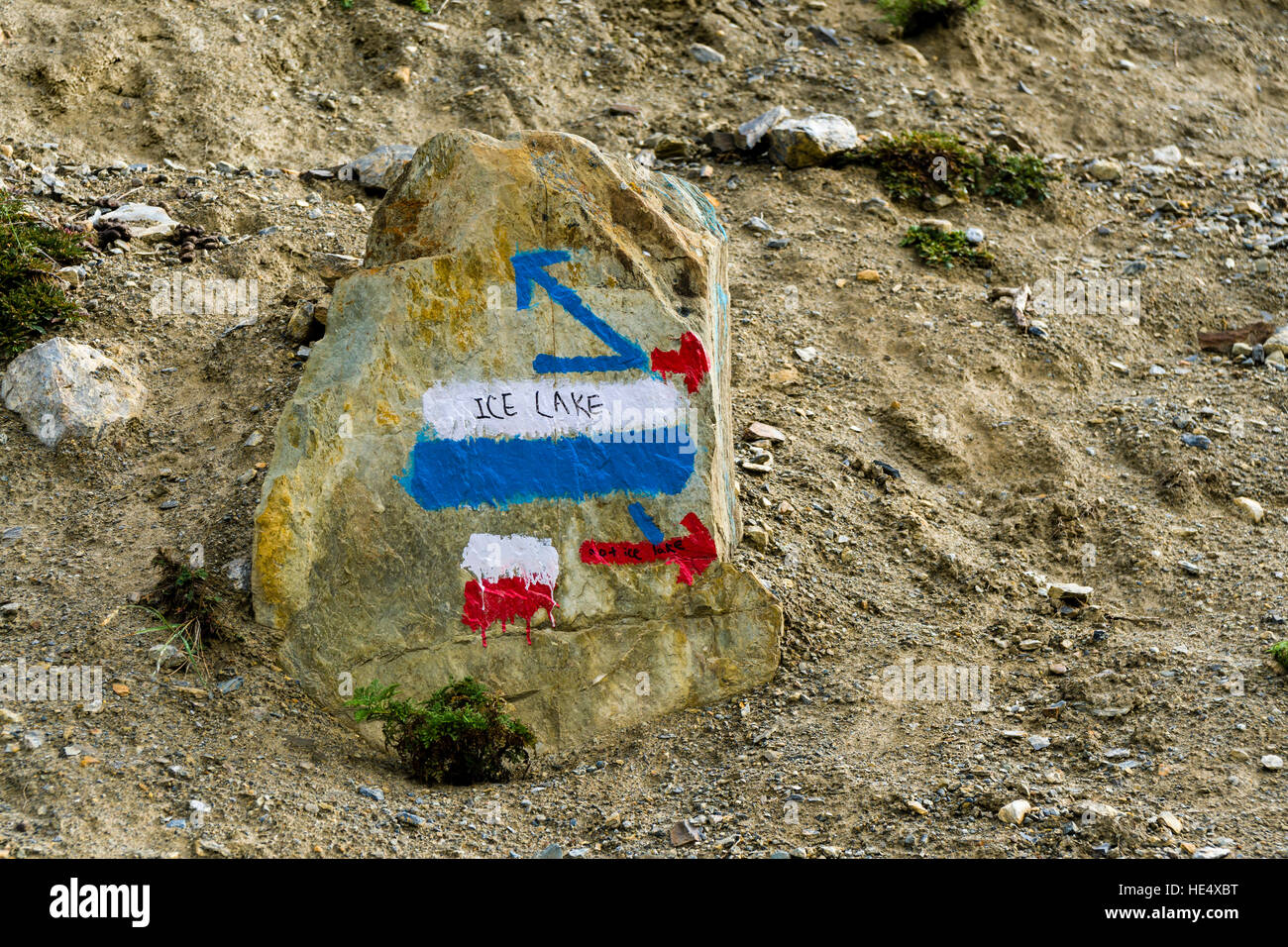 Signposts Rock A signpost, painted on a rock, is indicating the way to Ice Lake Stock ...