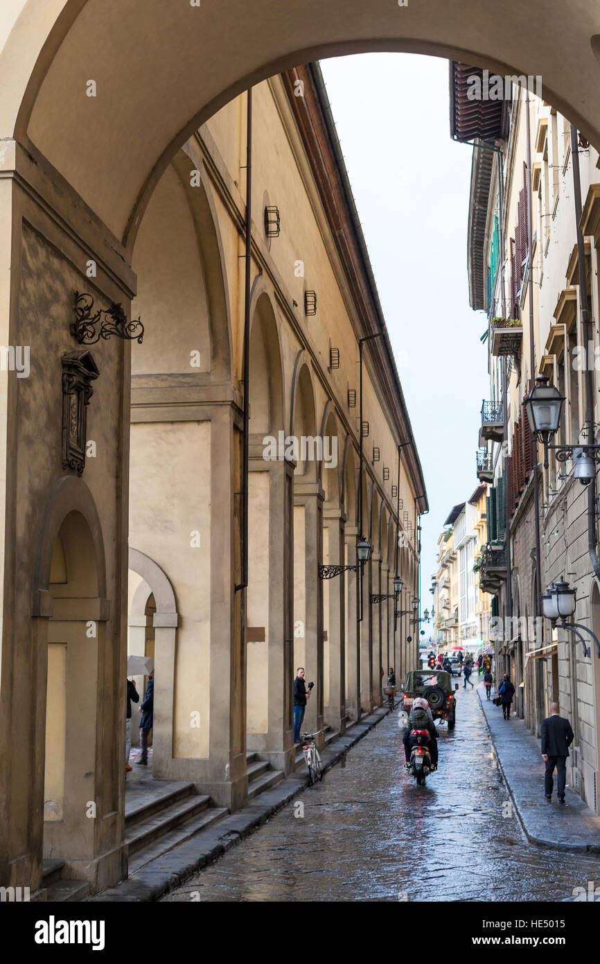 FLORENCE, ITALY - NOVEMBER 5, 2016: people near Vasari Corridor on Lungarno Anna Maria Luisa de Medici in rain. The Vasari Corridor connects Palazzo V Stock Photo