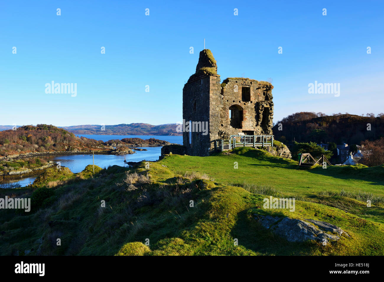 Tarbert Castle on Loch Fyne in Argyll and Bute, Scotland Stock Photo