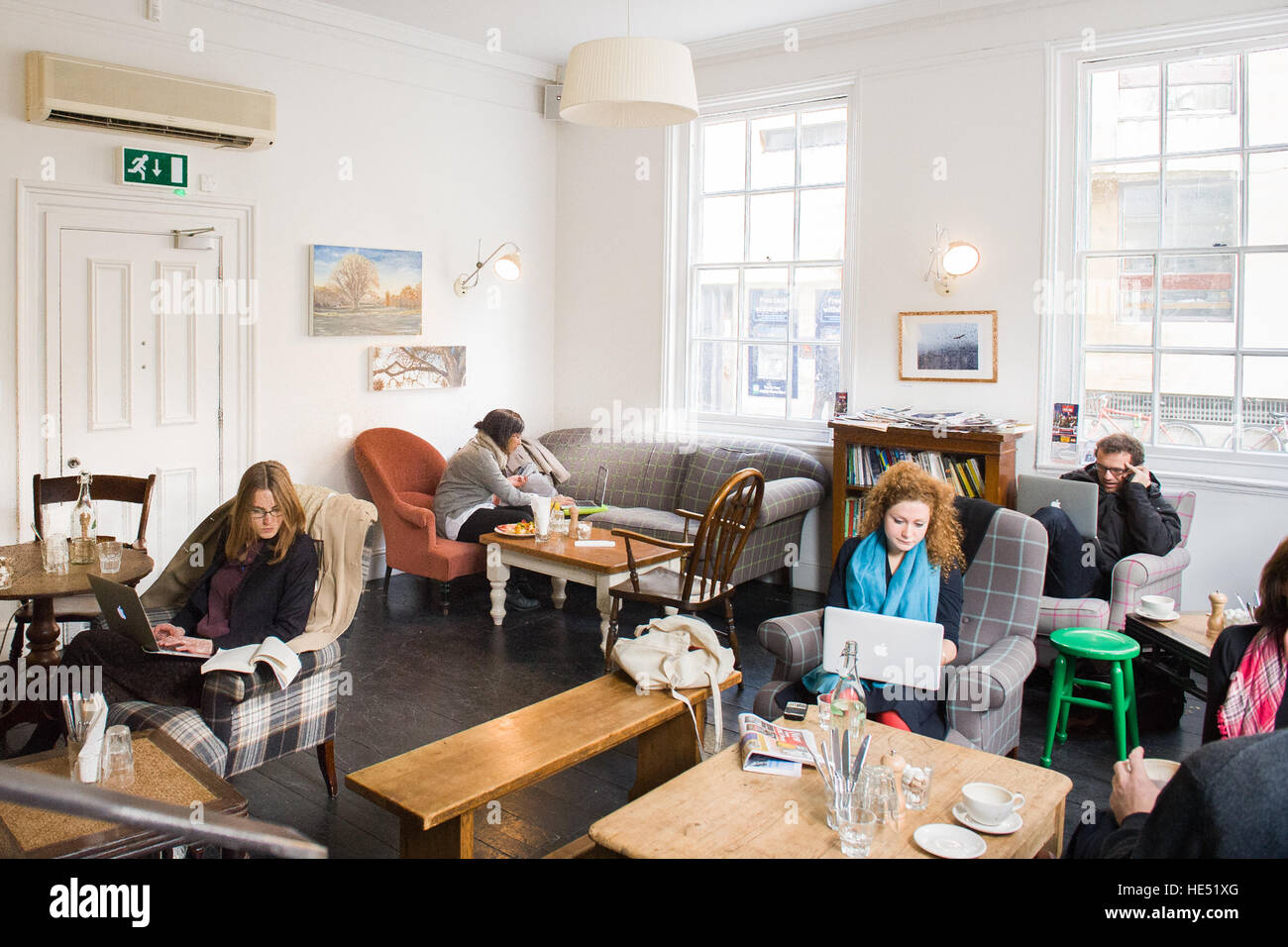 Young people relaxing and working in Turl Street Cafe- a bright airy cafe Stock Photo