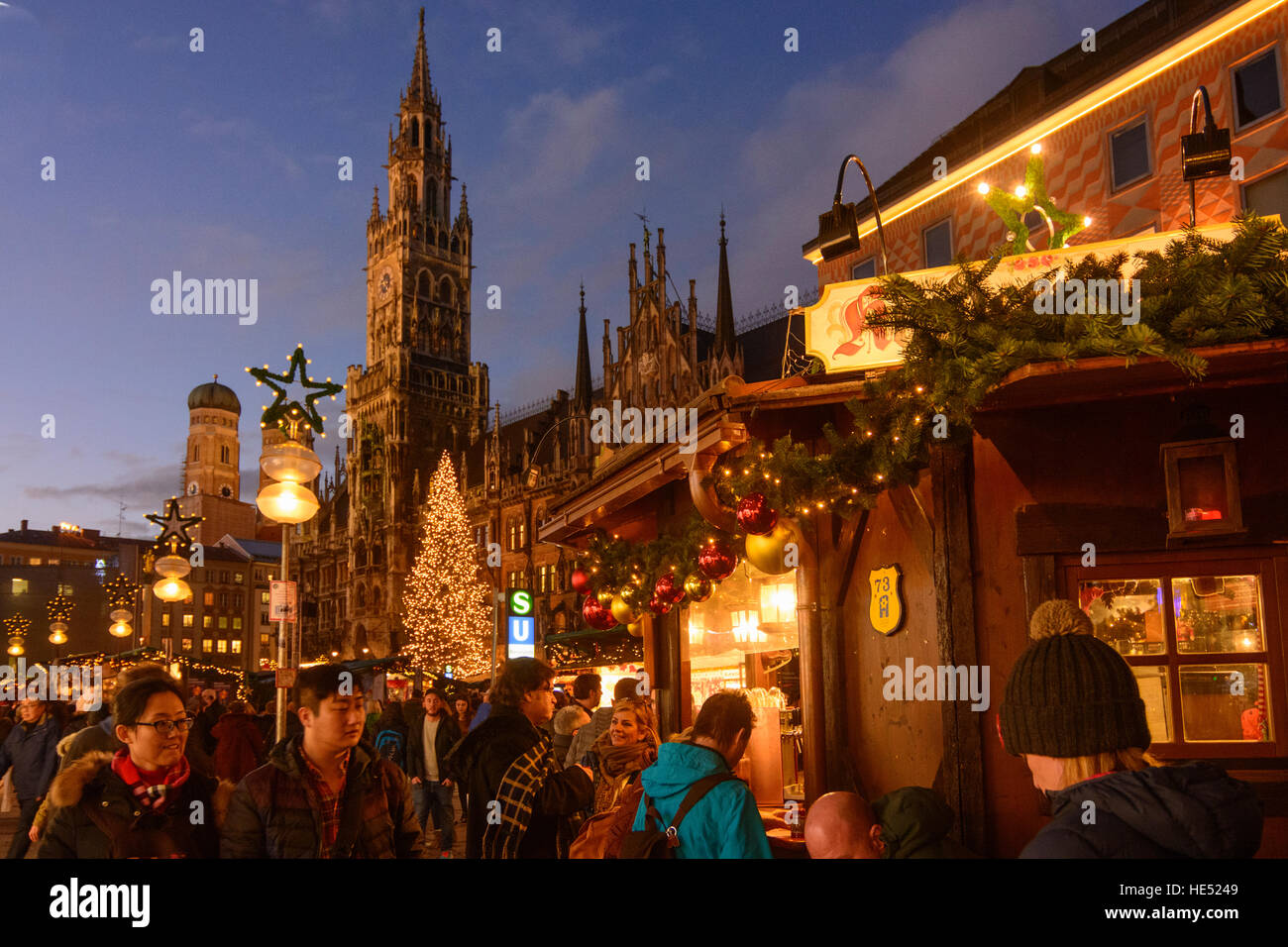 München, Munich: Christmas market "Christkindlmarkt" at square München, Munich: Christmas market "Christkindlmarkt" at square