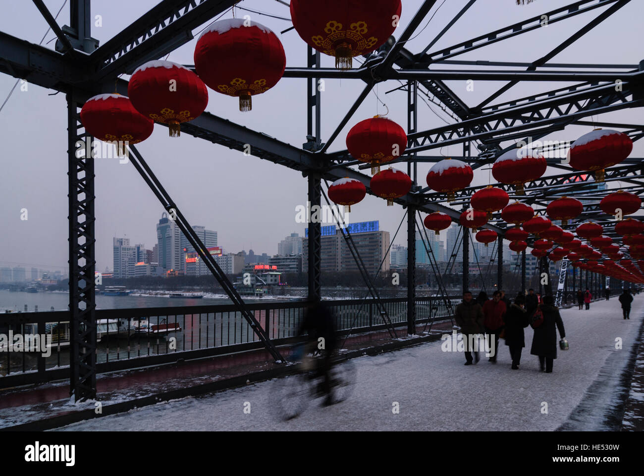 Lanzhou: Zhongshan Bridge over the Yellow River (Huang He) with lanterns to the New Year festival, Gansu, China Stock Photo