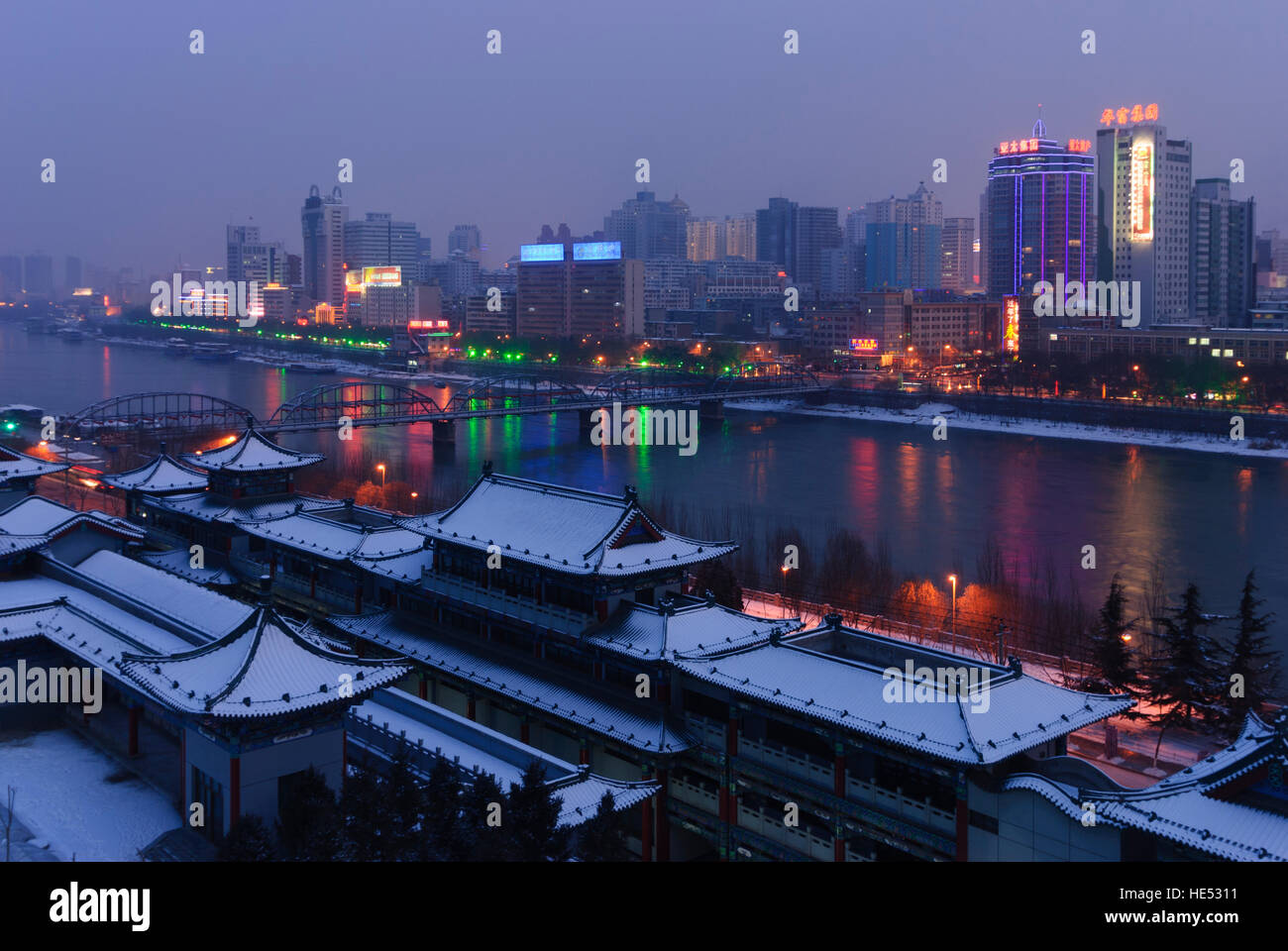 Lanzhou: View from the White Pagoda Hill over the Yellow River (Huang He) to the city center, Gansu, China Stock Photo