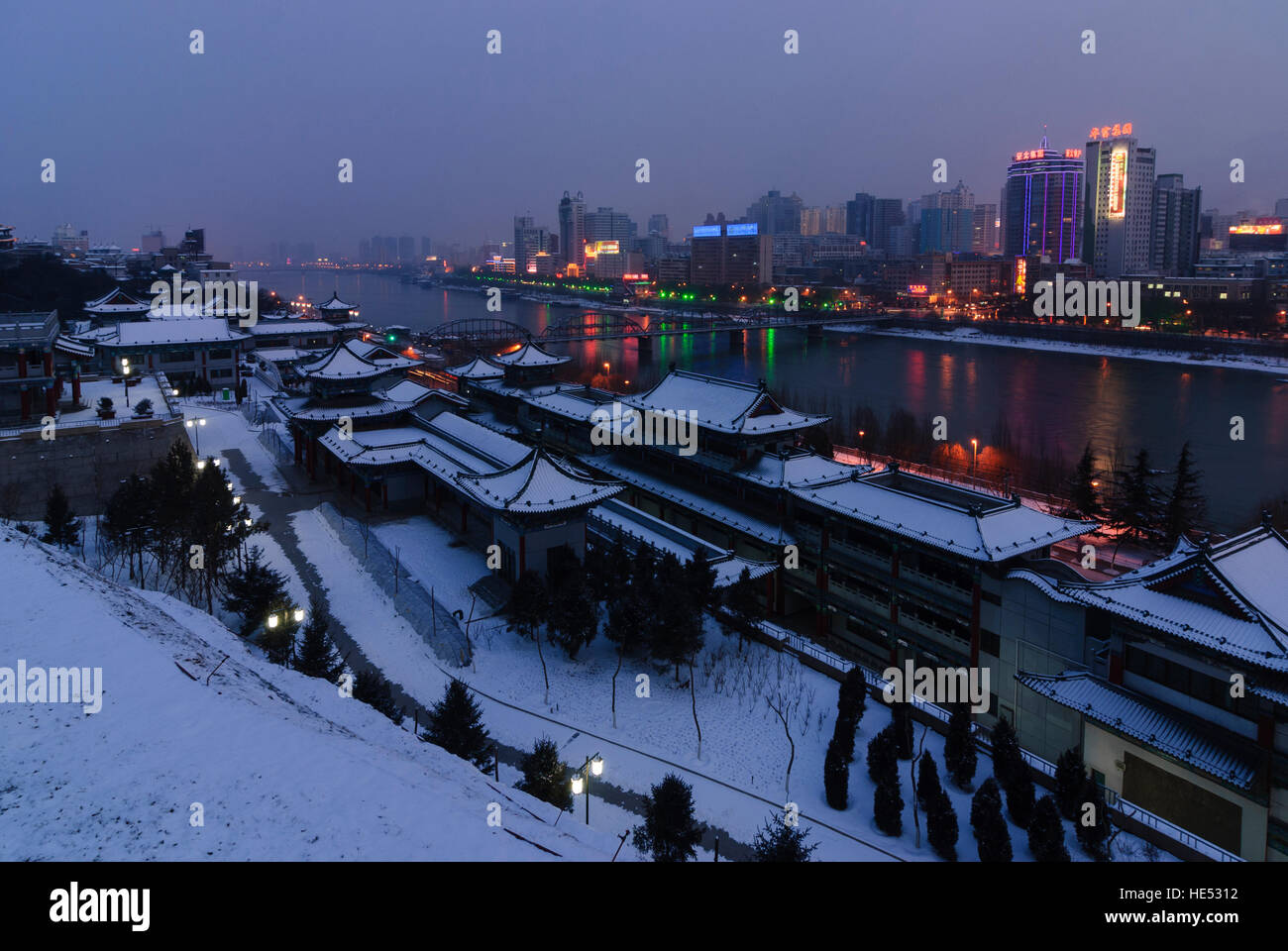 Lanzhou: View from the White Pagoda Hill over the Yellow River (Huang He) to the city center, Gansu, China Stock Photo