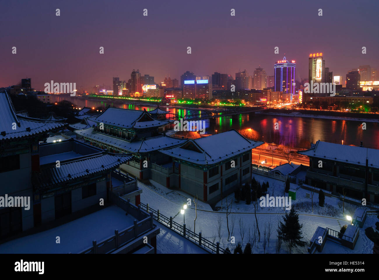 Lanzhou: View from the White Pagoda Hill over the Yellow River (Huang He) to the city center, Gansu, China Stock Photo