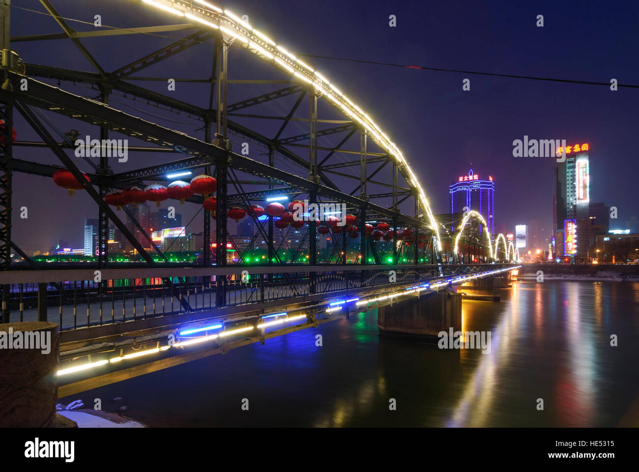 Lanzhou: Zhongshan Bridge over the Yellow River (Huang He) with lanterns to the New Year festival, Gansu, China Stock Photo