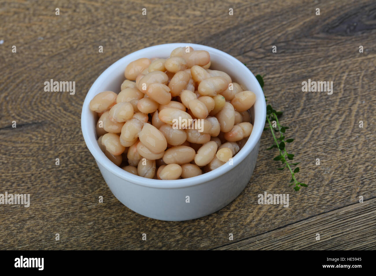 White canned kidney beans in the bowl Stock Photo Alamy