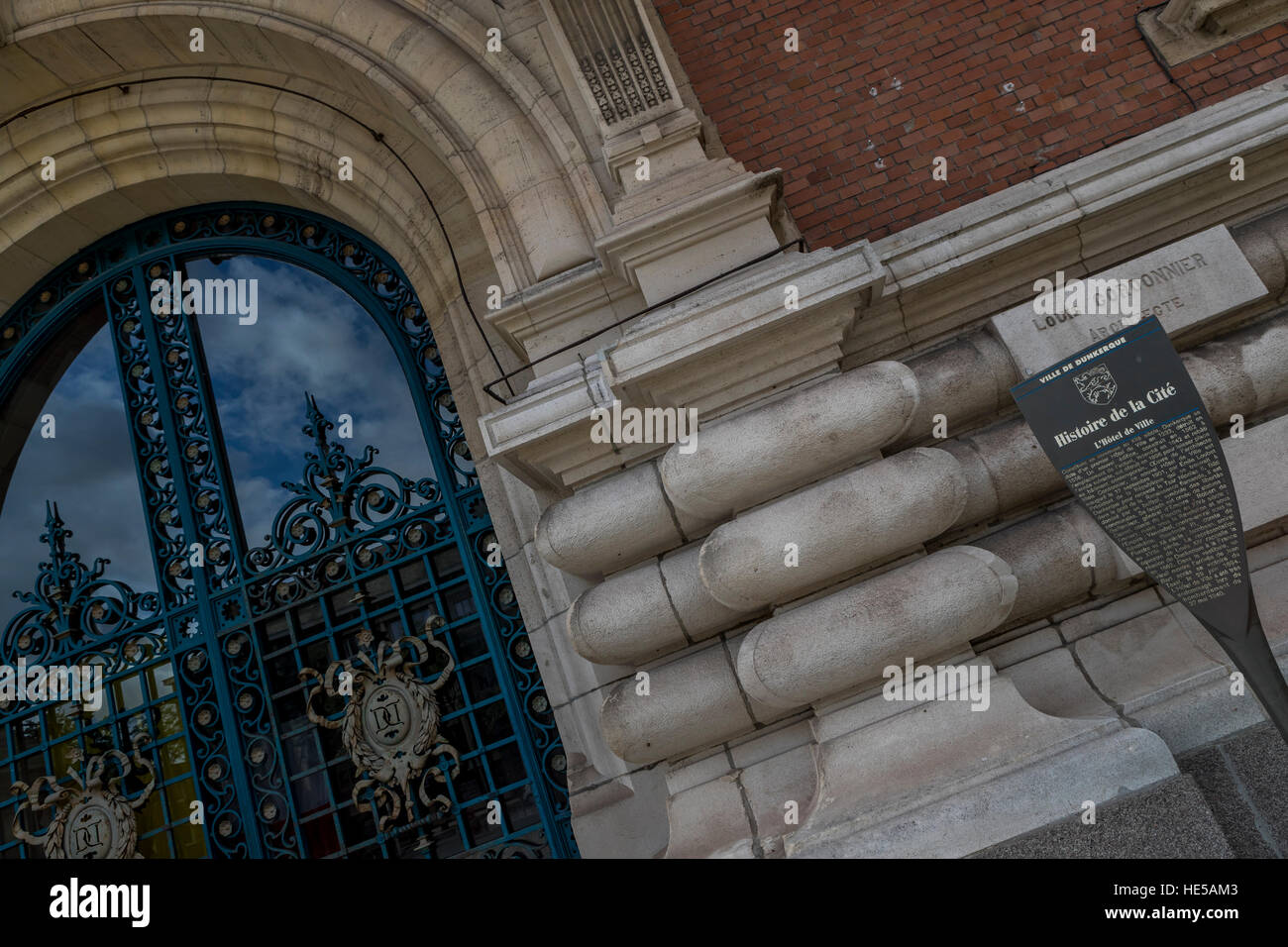 Beffroi de l’Hôtel de Ville de Dunkerque (UNESCO), Former Dunkirk Town
