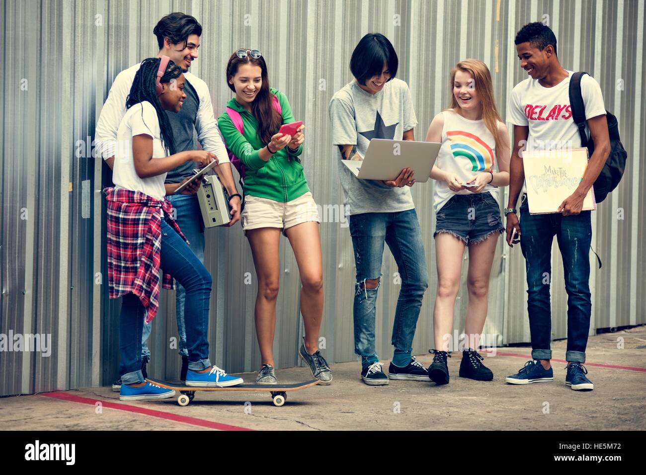 современная одежда для подростков. школьная форма дольче габбана 2021. имидж подростка. имидж подростков. школьная форма для старшеклассников.