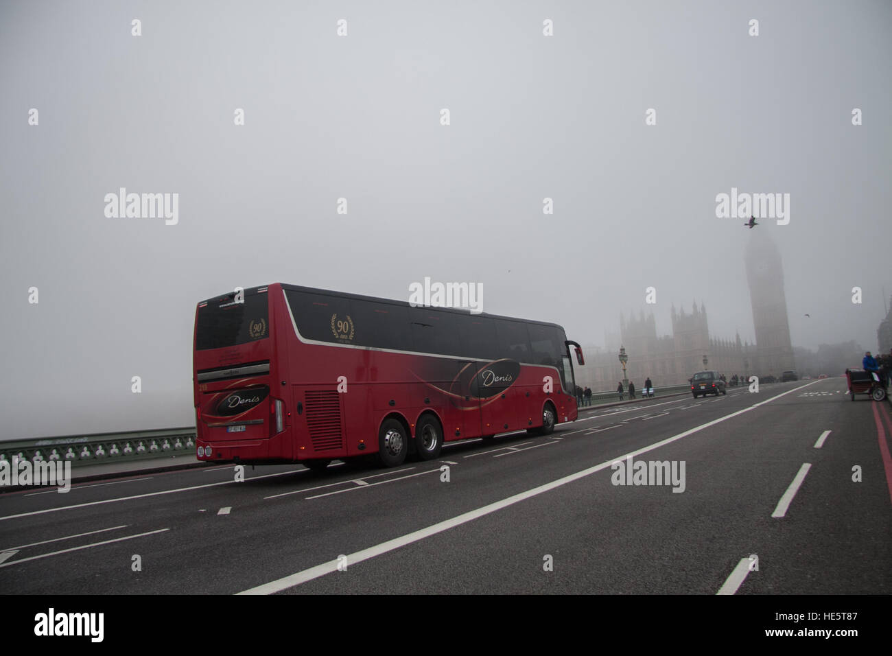 London, UK. 17th Dec, 2016. Big Ben tower is invisible under thick fog © amer ghazzal/Alamy Live News Stock Photo