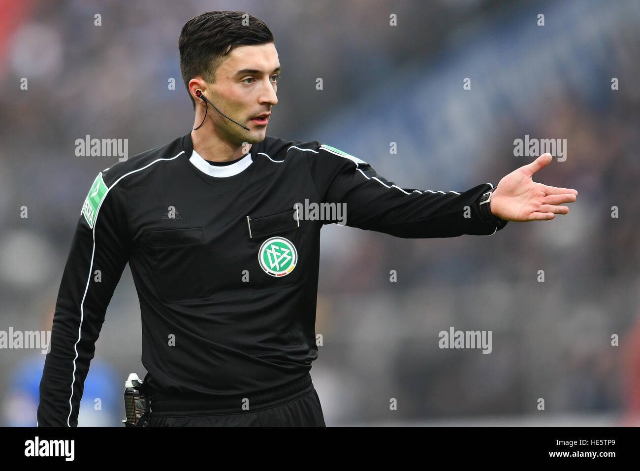 Karlsruhe Germany 17th Dec 16 Referee Florian Badstuebner Stock Photo Alamy