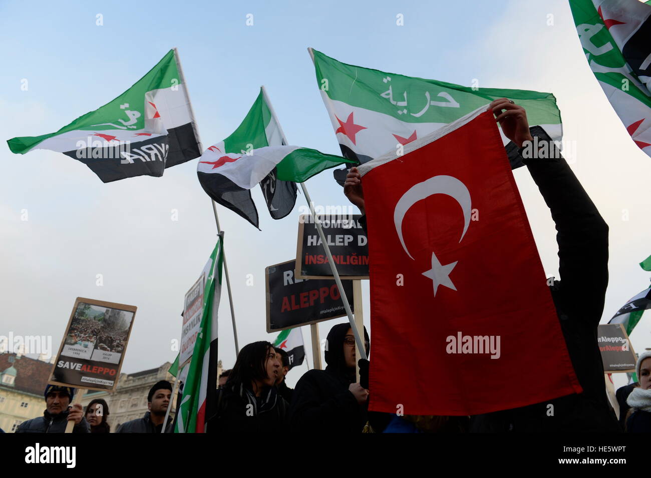 Vienna, Austria. Dec. 17th, 2016. Demonstration, stand up for Aleppo in Vienna at Heldenplatz. The Islamic Federation in Vienna called for the demonstration. 500 people have followed this call. © Franz Perc/Alamy Live News Stock Photo