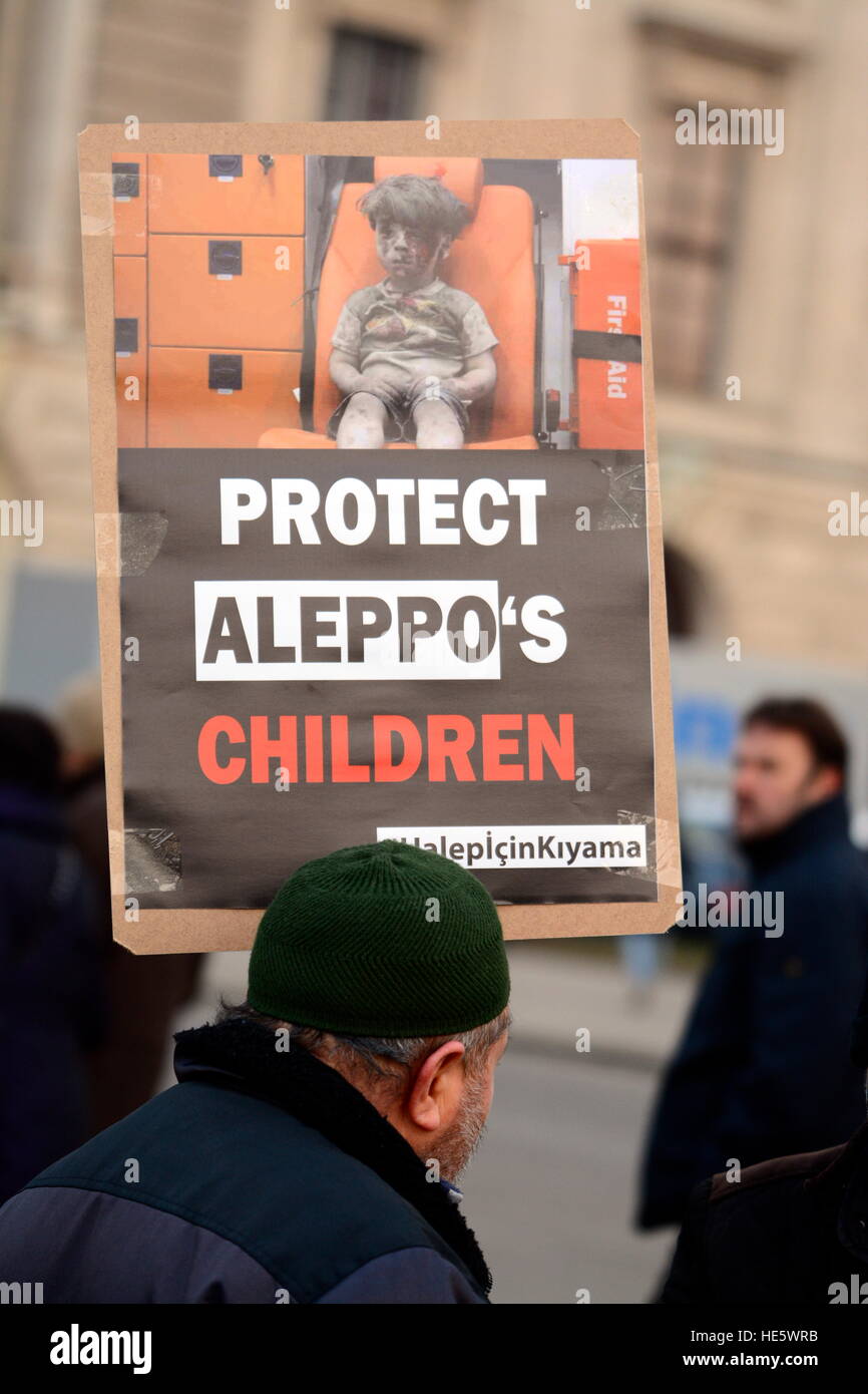 Vienna, Austria. Dec. 17th, 2016. Demonstration, stand up for Aleppo in Vienna at Heldenplatz. The Islamic Federation in Vienna called for the demonstration. 500 people have followed this call. Inscription 'Stand up for Alepo'.  © Franz Perc/Alamy Live News Stock Photo
