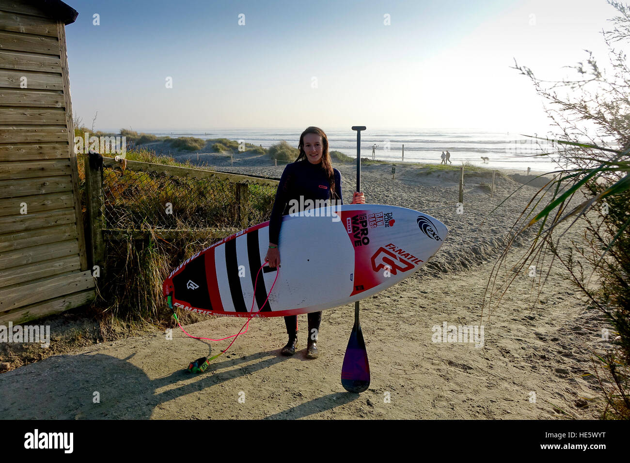 UK Weather 17th December 2016: Foggy conditions gave way to warm and sunny conditions at West Wittering Beach in West Sussex. UK women's paddle boarding champion, Holly Bassett, enjoying the conditions.. © james jagger/Alamy Live News Stock Photo