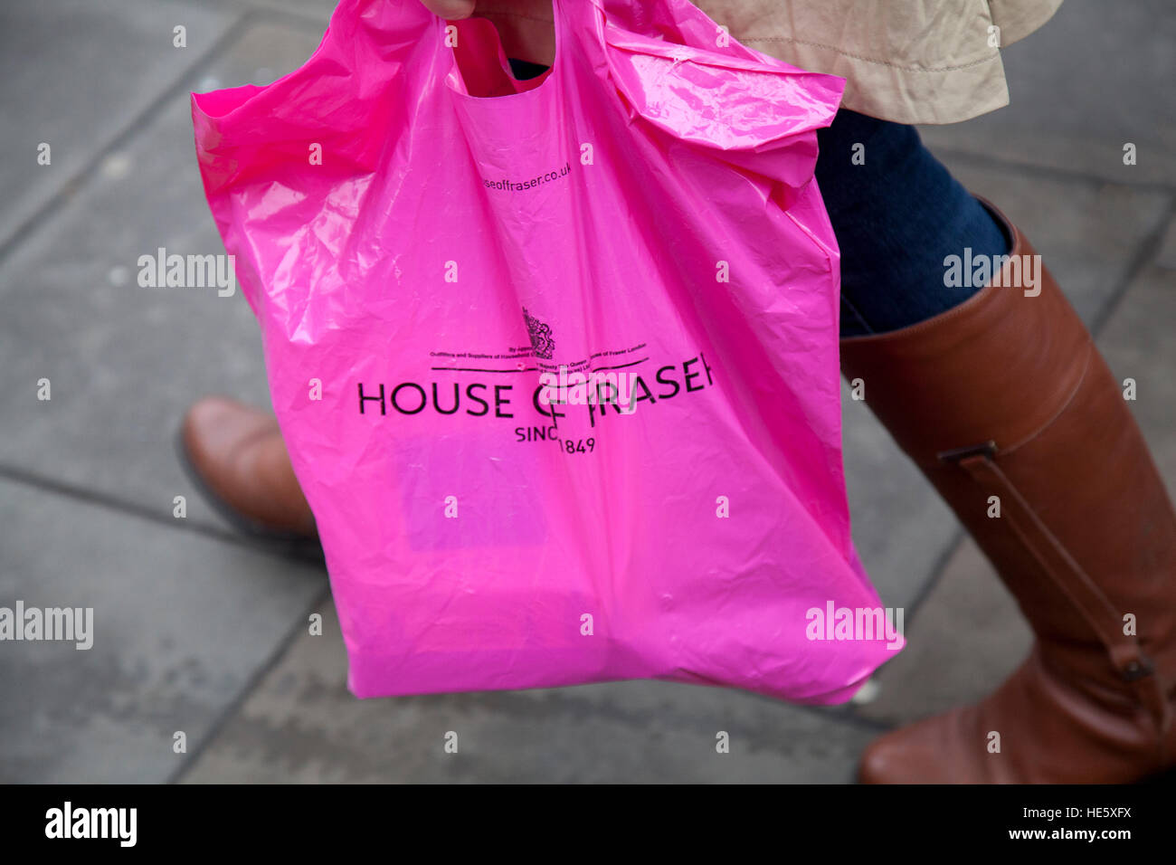 Manchester, UK. 17th December, 2016.Pink House of Fraser Store bags   Pre-Boxing Day Sales start in the city with several store retailers now advertising discounts in to the last week of shopping before Christmas. Stock Photo