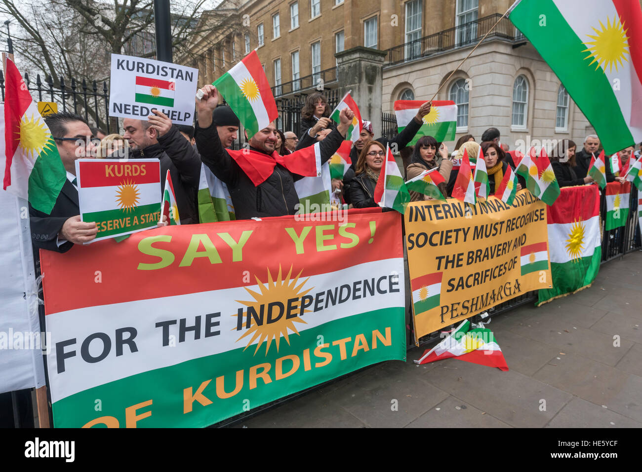Erdogan zvao Vucića i Tačija London-uk-17th-dec-2016-kurds-many-wearing-or-waving-the-free-kurdistan-HE5YCF