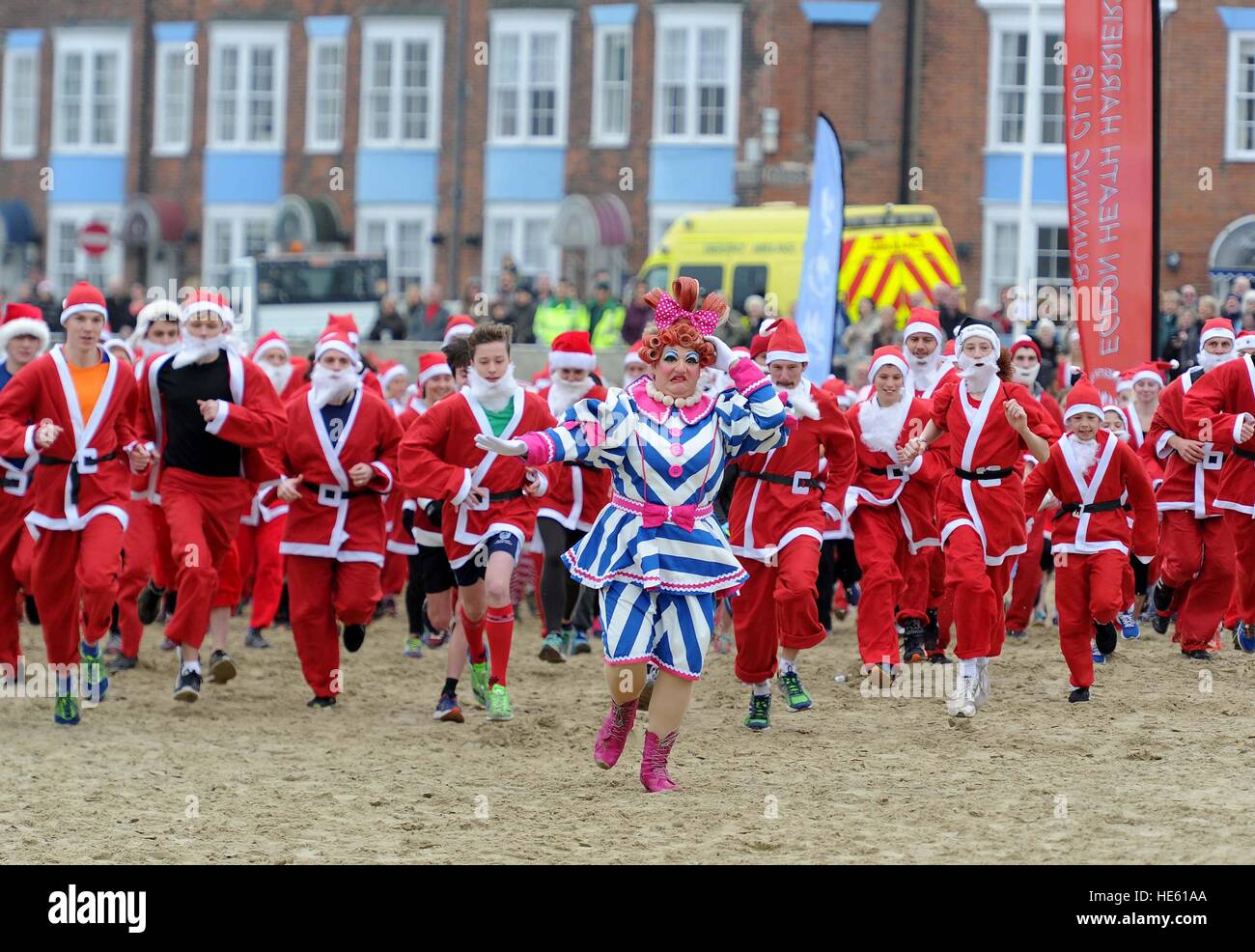 Weymouth Beach in Dorset, UK. 18th Dec, 2016. Chase the Pudding Santa Run on Weymouth Beach in Dorset, UK Credit: Dorset Media Service/Alamy Live News Stock Photo