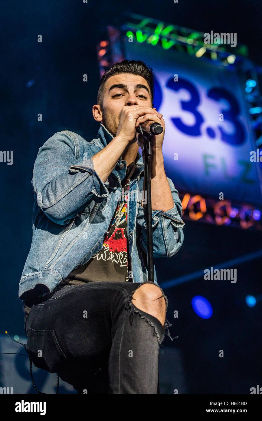 Singer joe jonas band jonas hires stock photography and images Alamy