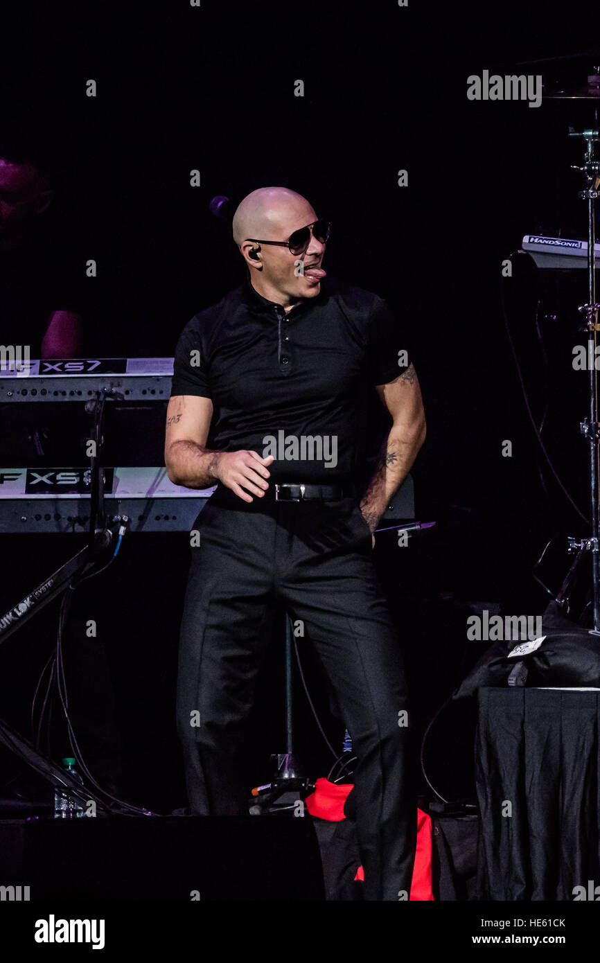 Pitbull Rapper Boat Mariel boatlift hi-res stock photography and images - Alamy
