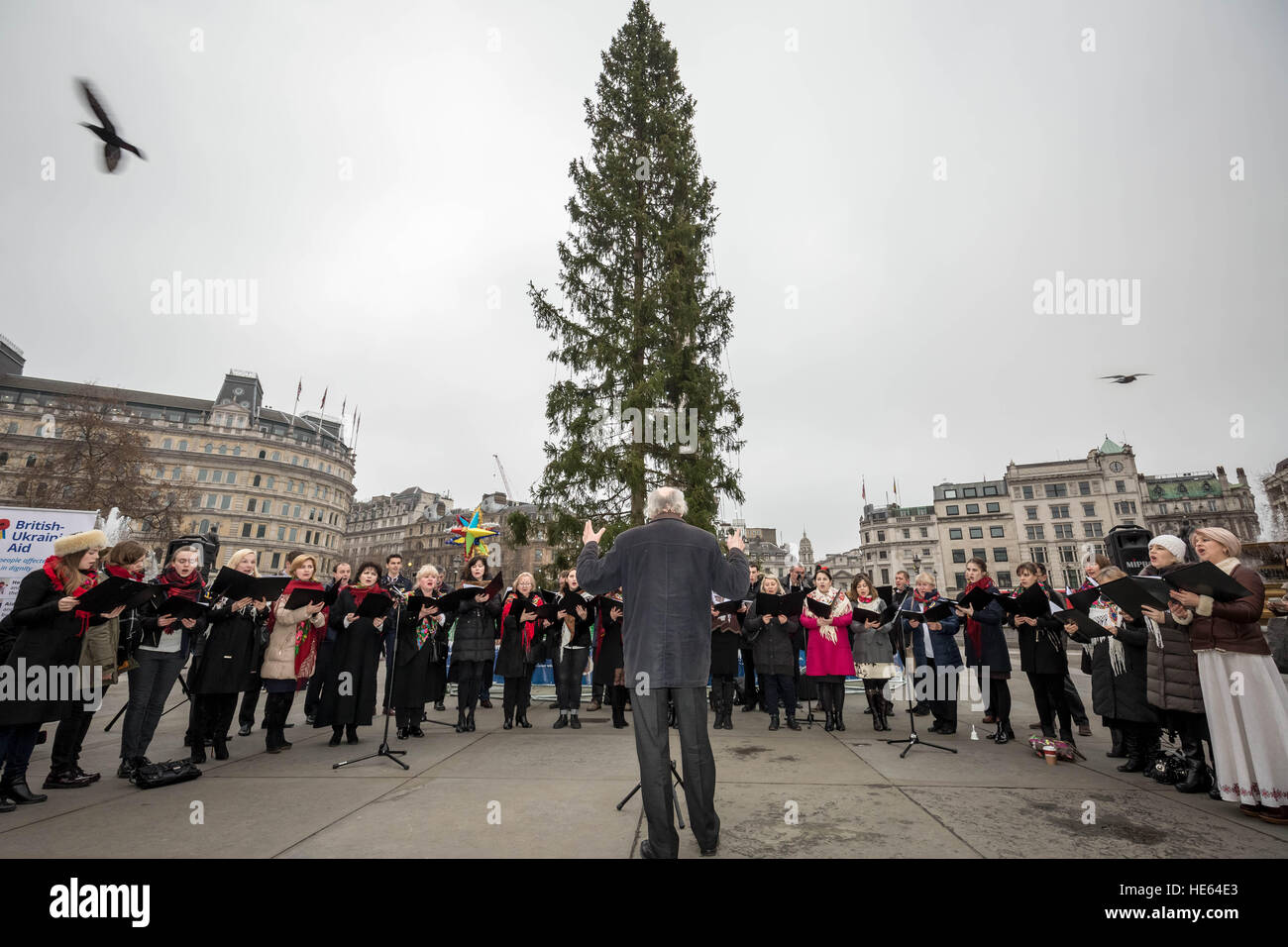 London, UK. 18th December, 2016. Ukrainian Catholic Cathedral’s Choir ‘’Promin Nadii’ and friends perform Ukrainian and English carols in Trafalgar Square. © Guy Corbishley/Alamy Live News Stock Photo