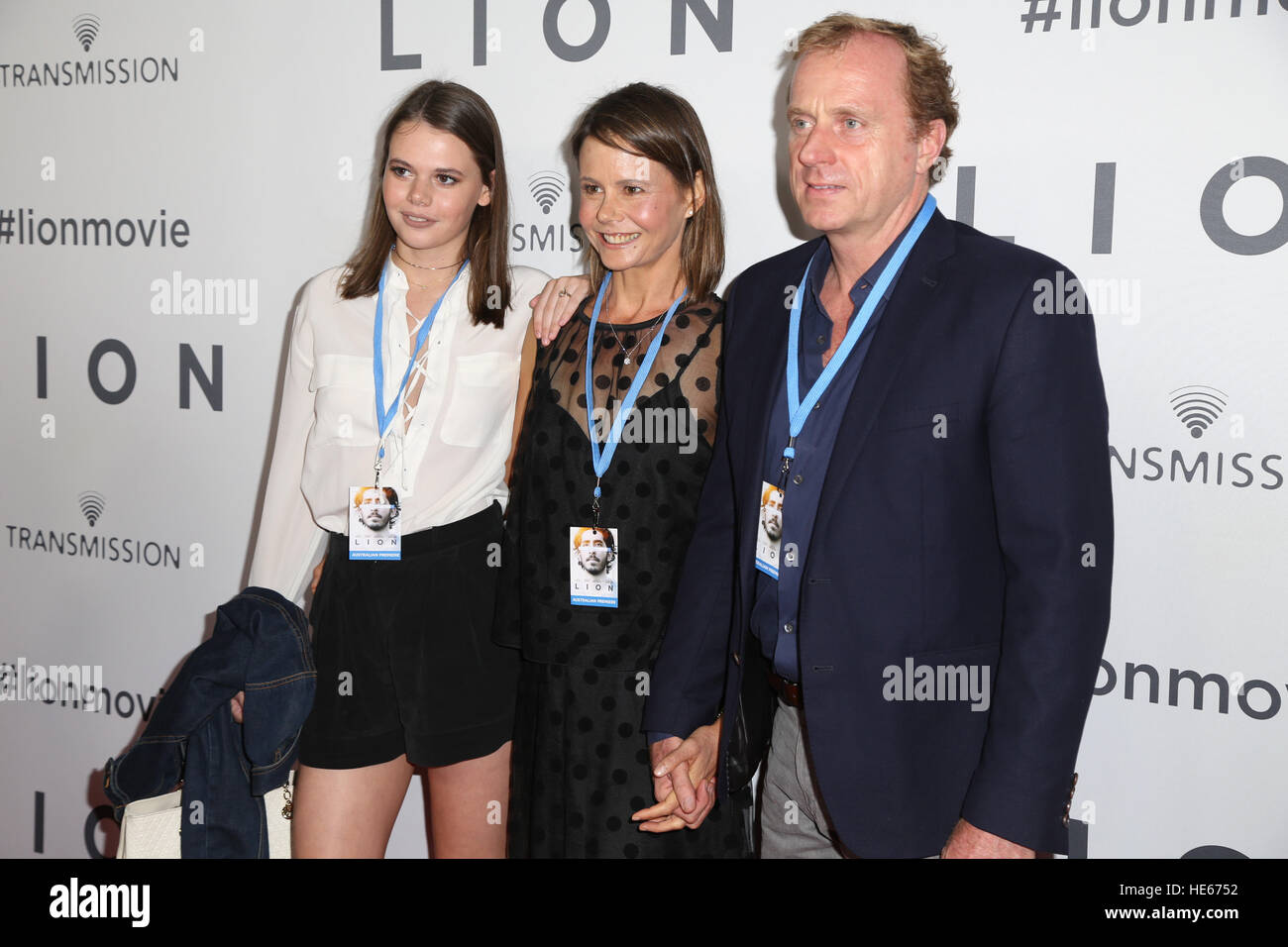 Sydney, Australia. 19 December 2016. Pictured: Antonia Kidman (c) with her husband Craig Marran and daughter Lucia Hawley. The cast and crew of LION arrived on the red carpet for the Australian premiere at the State Theatre in Sydney.  The highly anticipated film comes from the producers of The King’s Speech and is based on the incredible true story of Saroo Brierley. Saroo is portrayed by Dev Patel in the film and his parents John and Sue Brierley are played by Nicole Kidman and David Wenham – the Brierley family will join the cast on the red carpet. Credit: © Richard Milnes/Alamy Live News Stock Photo