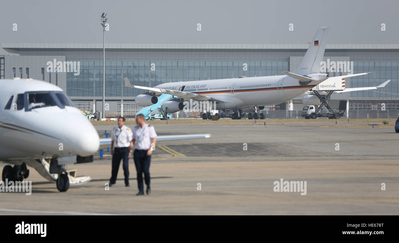 Abuja, Nigeria. 18th Dec, 2016. The German Luftwaffe Aibus 340 on the runway at Nnamdi Azikiwe International Airport in Abuja, Nigeria, 18 December 2016. German Defence Minister Ursula von der Leyen was forced to postpone her onward journey to Mali due to a problem with the aircraft. After a 4-hour stopover in the Nigerian capital Abuja, the VIP Airbus A340 was unable to contine the journey due to a computer problem. Photo: Kay Nietfeld/dpa/Alamy Live News Stock Photo