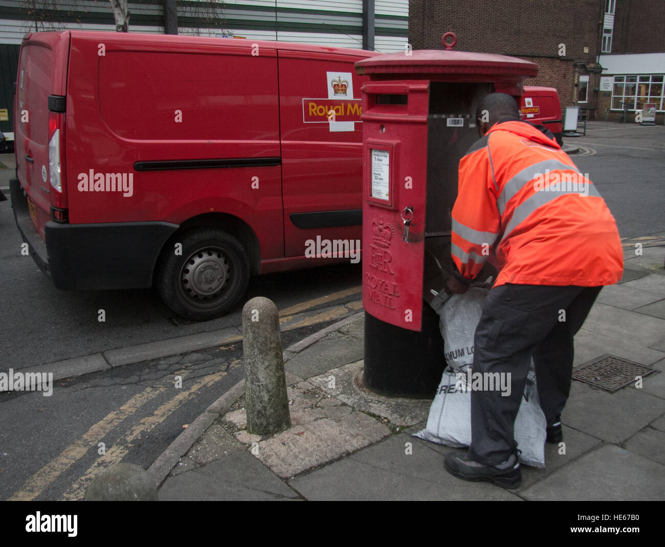 Wimbledon, London, UK. 19th Dec, 2016. A Royal mail employee taking the post at Wimbledon sorting office. Royal Mail delivery staff threaten new wildcat strikes in industrial action over the Christmas period at the same time as a separate five-day post office walkout over jobs, pensions and branch closures © amer ghazzal/Alamy Live News Stock Photo