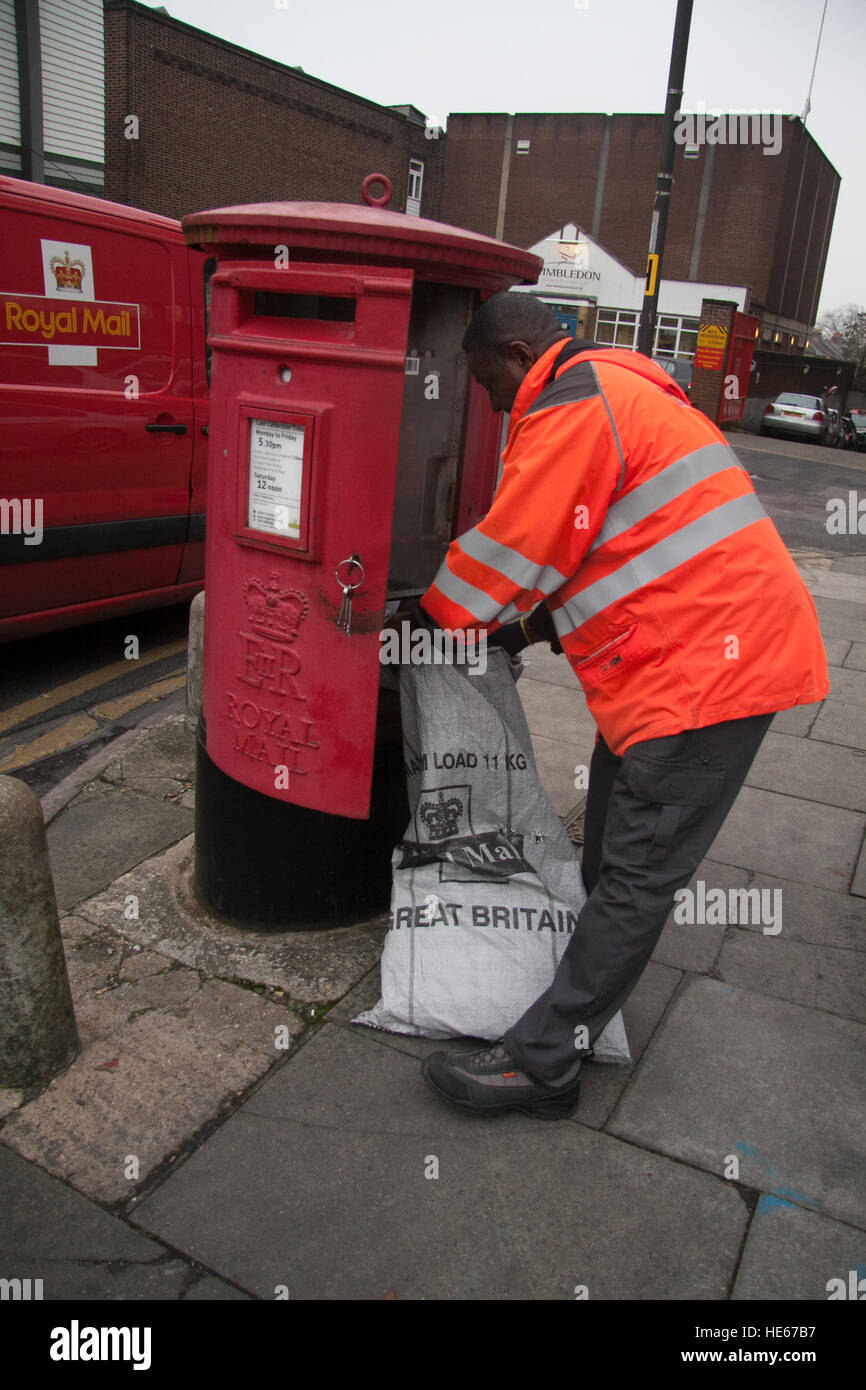 Wimbledon, London, UK. 19th Dec, 2016. A Royal mail employee taking the post at Wimbledon sorting office. Royal Mail delivery staff threaten new wildcat strikes in industrial action over the Christmas period at the same time as a separate five-day post office walkout over jobs, pensions and branch closures © amer ghazzal/Alamy Live News Stock Photo