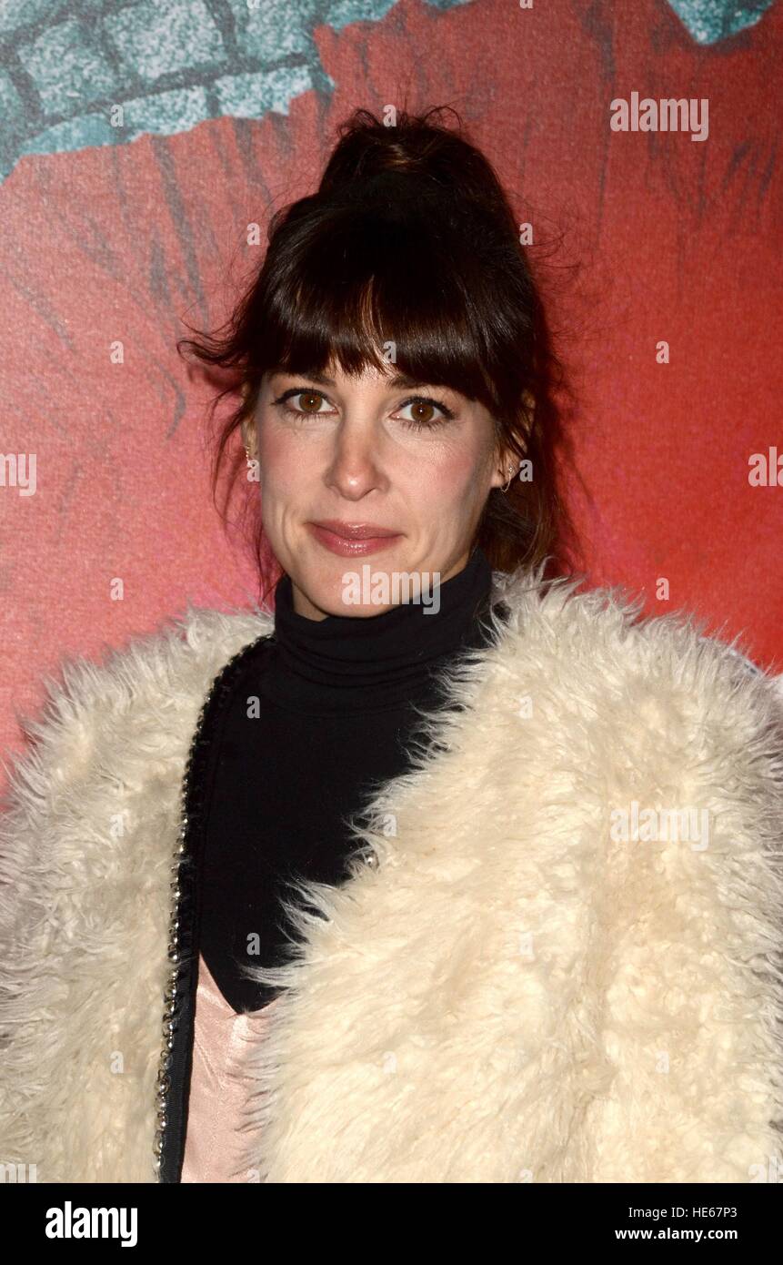 Los Angeles, CA, USA. 16th Dec, 2016. Lindsay Sloane at arrivals for AMELIE, A NEW MUSICAL Opening Night, Ahmanson Theatre at the Music Center, Los Angeles, CA December 16, 2016. © Priscilla Grant/Everett Collection/Alamy Live News Stock Photo