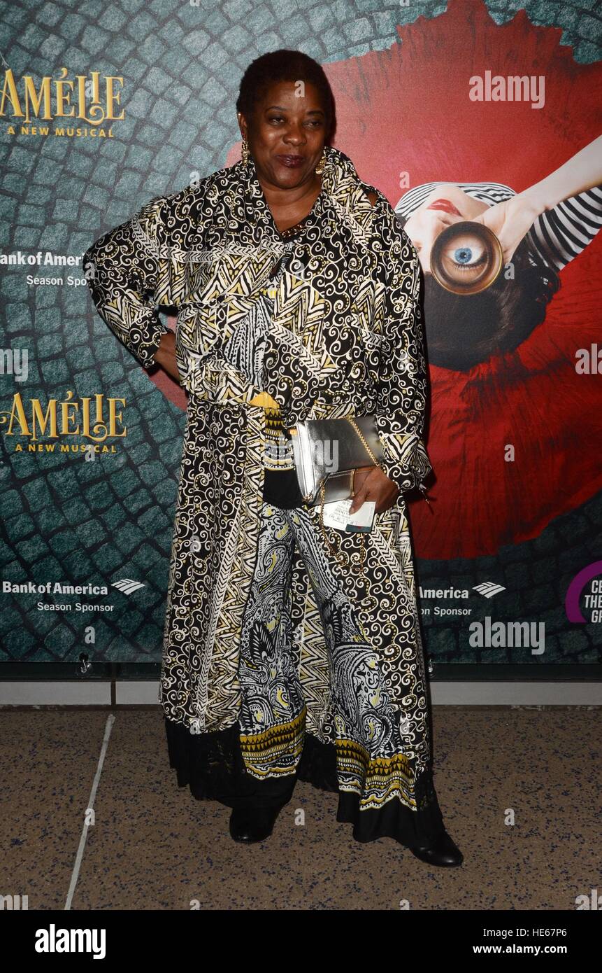 Los Angeles, CA, USA. 16th Dec, 2016. Loretta Devine at arrivals for AMELIE, A NEW MUSICAL Opening Night, Ahmanson Theatre at the Music Center, Los Angeles, CA December 16, 2016. © Priscilla Grant/Everett Collection/Alamy Live News Stock Photo