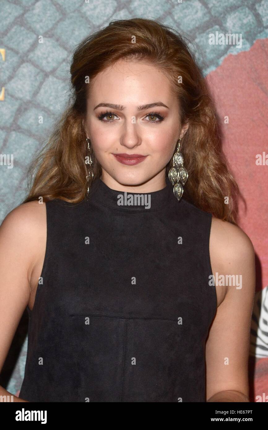 Los Angeles, CA, USA. 16th Dec, 2016. Sophie Reynolds at arrivals for AMELIE, A NEW MUSICAL Opening Night, Ahmanson Theatre at the Music Center, Los Angeles, CA December 16, 2016. © Priscilla Grant/Everett Collection/Alamy Live News Stock Photo
