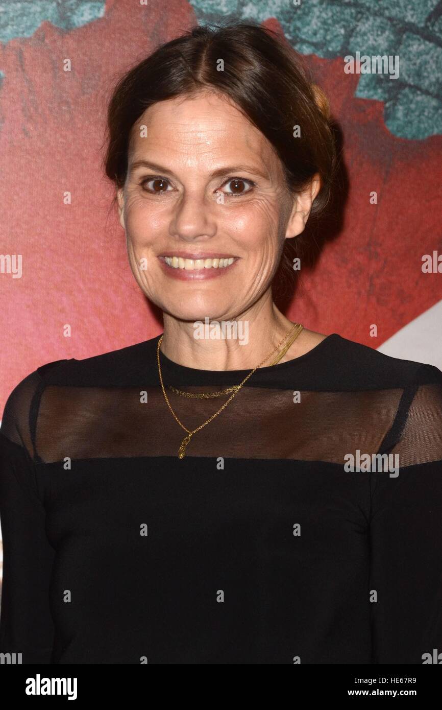 Los Angeles, CA, USA. 16th Dec, 2016. Suzanne Cryer at arrivals for AMELIE, A NEW MUSICAL Opening Night, Ahmanson Theatre at the Music Center, Los Angeles, CA December 16, 2016. © Priscilla Grant/Everett Collection/Alamy Live News Stock Photo