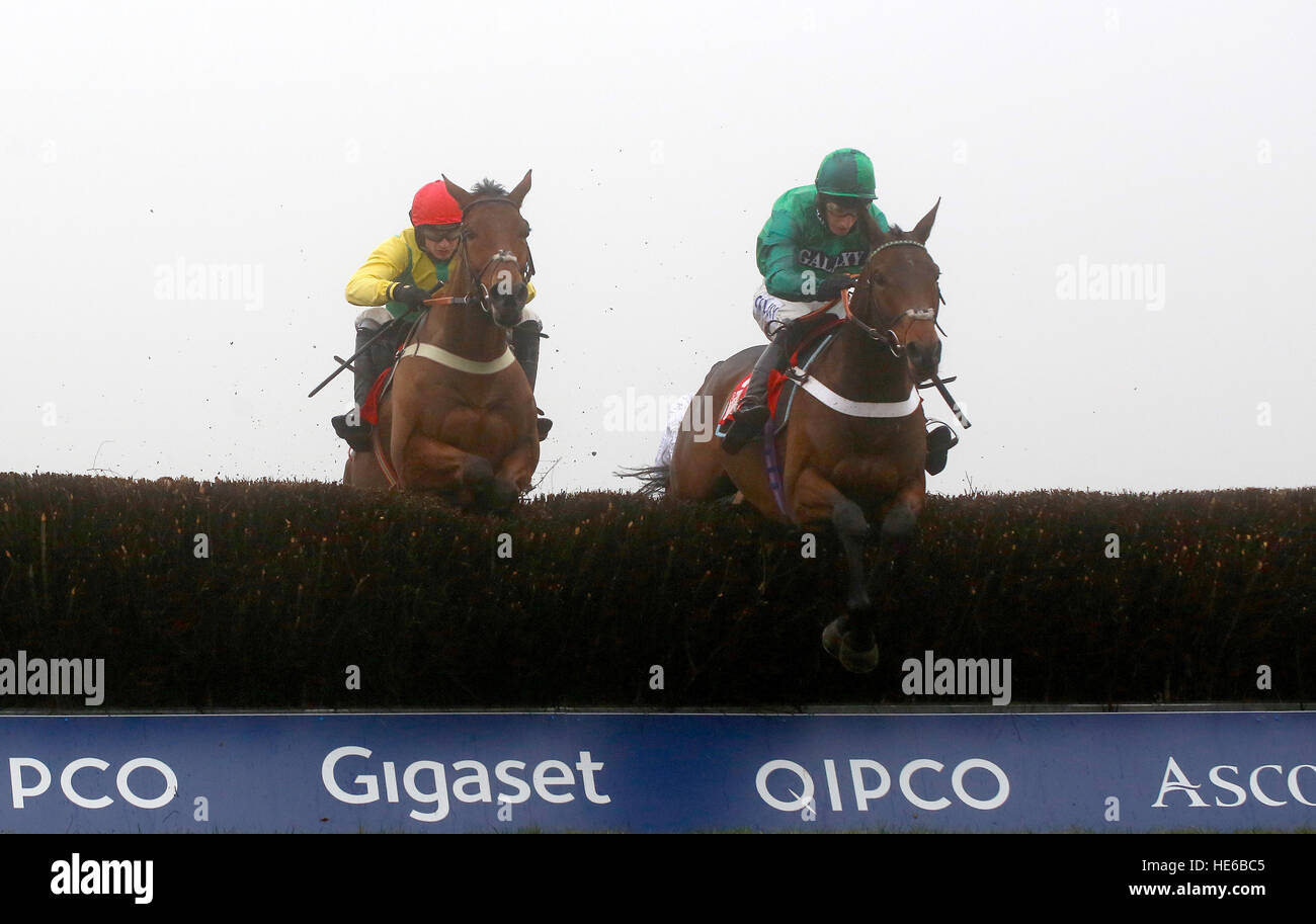 Top Riden Top Notch ridden Daryl Jacob (right) leads Sizing Codelco ridden by Tom ...