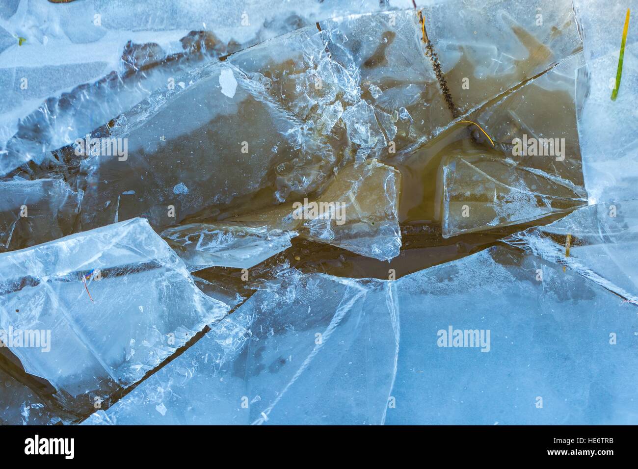 Трещины воды. Трещины на льду. Треснутый лед. Осколки льда. Трещины на льду текстура.