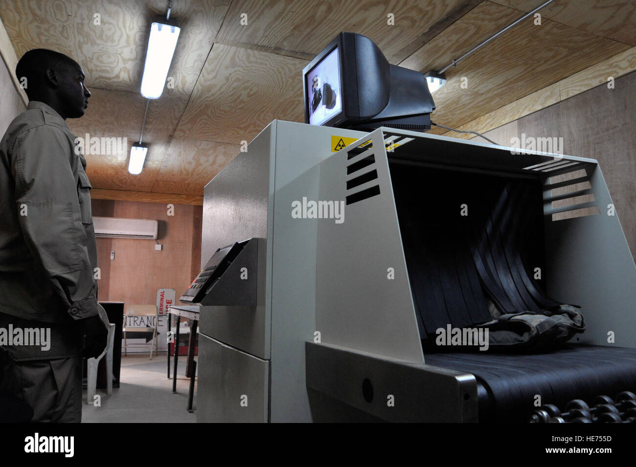 A contractor xrays baggage, Aug. 10, 2010, at Sather Air Base, Iraq
