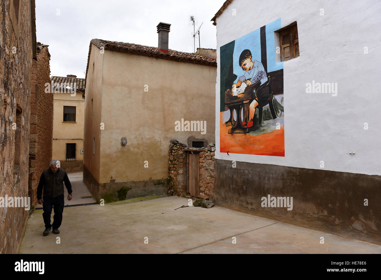 Caltojar, Spain. 17th Dec, 2016. A man walks in front of a house painted with a replica of a work by Spanish genius Pablo Picasso in Cartojar, north of Spain. © Jorge Sanz/Pacific Press/Alamy Live News Stock Photo