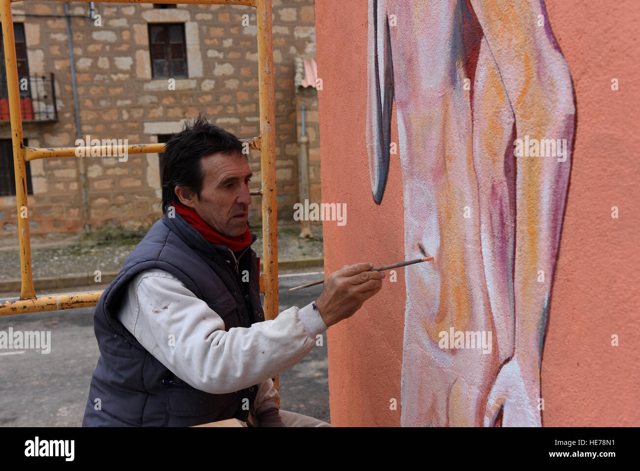 Caltojar, Spain. 17th Dec, 2016. The Spanish artist Mariano Las Heras pictured paiting a replica of the Spanish artist Pablo Picasso on a wall in Caltojar, north of Spain. © Jorge Sanz/Pacific Press/Alamy Live News Stock Photo