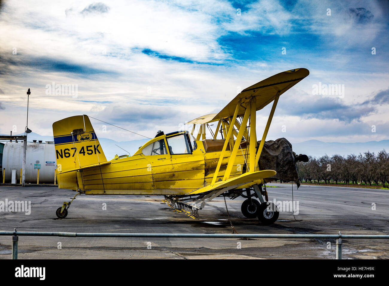 Crop dusting aircraft hires stock photography and images Alamy